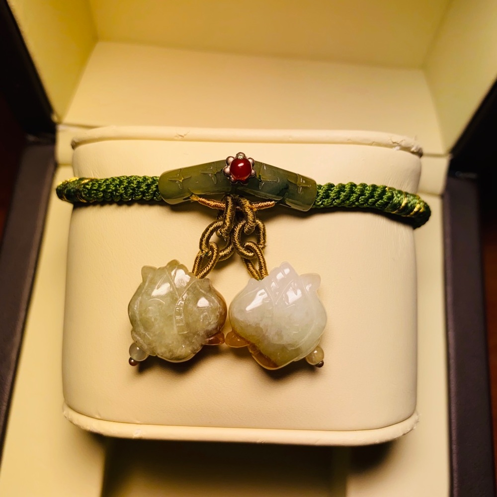 Hand carved and knitted jade bracelet
